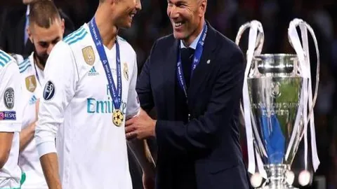 奥运冠军赵芸蕾湖北崇阳指导羽毛球新秀